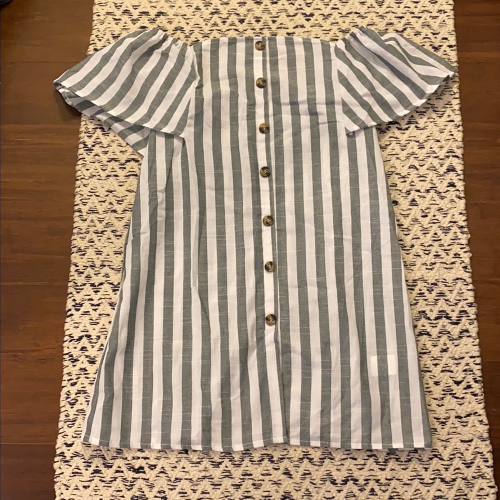 New SHEIN Off the Shoulder Button Dress - Picture 2 of 9